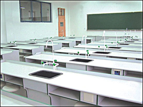 學校實驗室